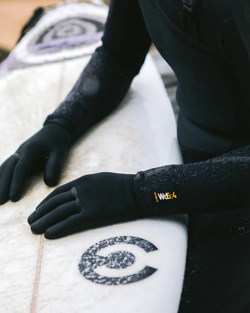 Wired 3mm Wetsuit Gloves in Black