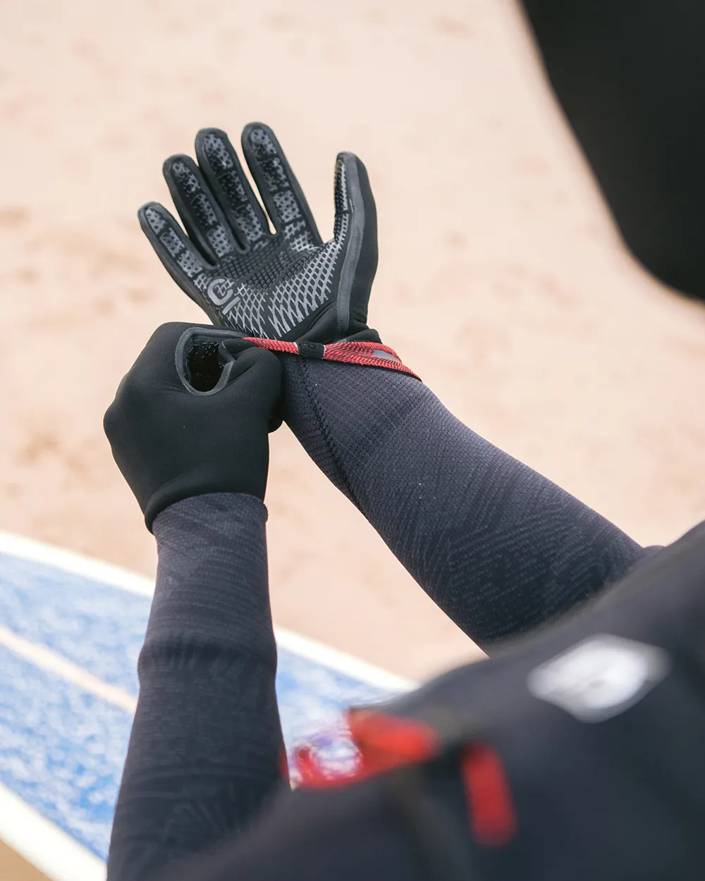 Wired 3mm Wetsuit Gloves in Black